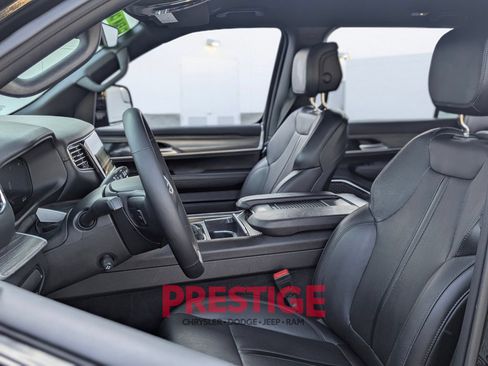 Used 2024 Jeep Wagoneer Series II w/ Flexible Seating Group RWD image 29