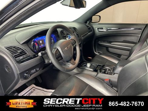 Used 2023 Chrysler 300 S w/ Comfort Group RWD image 11