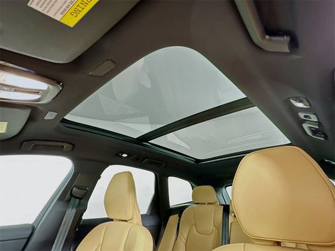 Used 2023 Volvo XC60 B5 Ultimate w/ Climate Package image 11