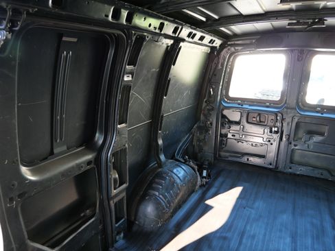 Used 2017 Chevrolet Express 2500 RWD image 12