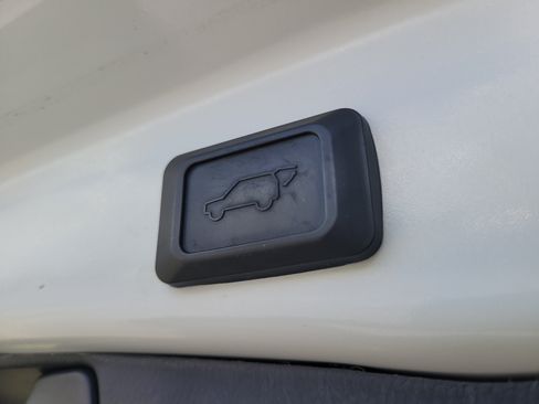 Used 2022 Toyota RAV4 XLE w/ Convenience Package FWD image 11