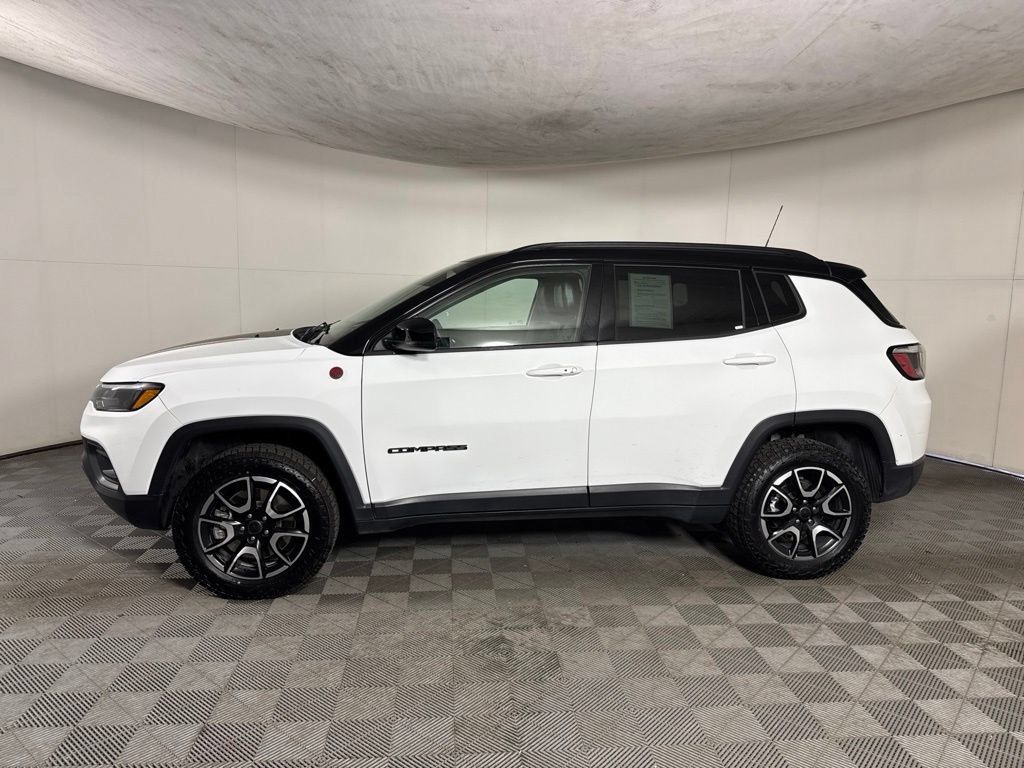 Certified 2025 Jeep Compass Trailhawk AWD/4WD image 14