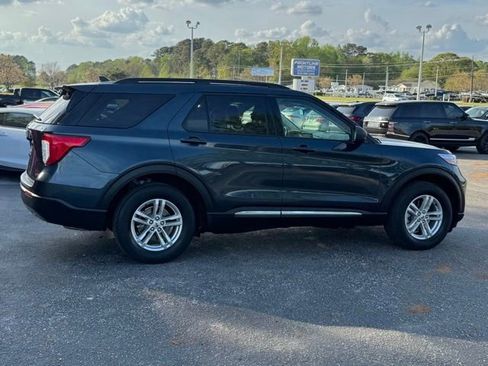 Used 2022 Ford Explorer XLT w/ Equipment Group 202A image 7