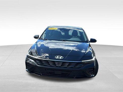 Used 2025 Hyundai Elantra SEL FWD image 2