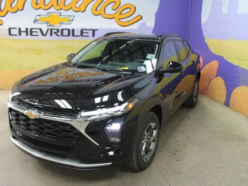 Used 2024 Chevrolet Trax LT w/ Driver Confidence Package FWD image 4