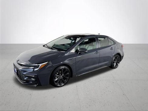 Used 2024 Toyota Corolla XSE FWD image 2