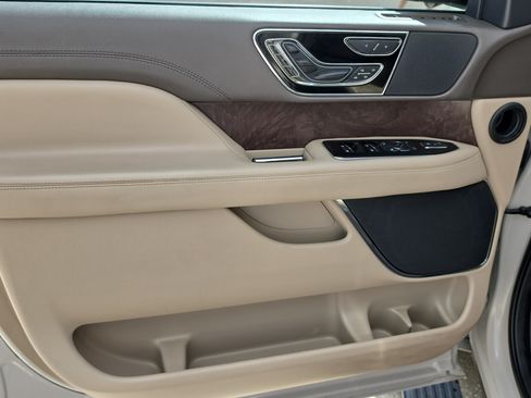 Used 2024 Lincoln Navigator Reserve AWD/4WD image 18