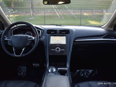 Used 2018 Ford Fusion Titanium AWD/4WD image 17