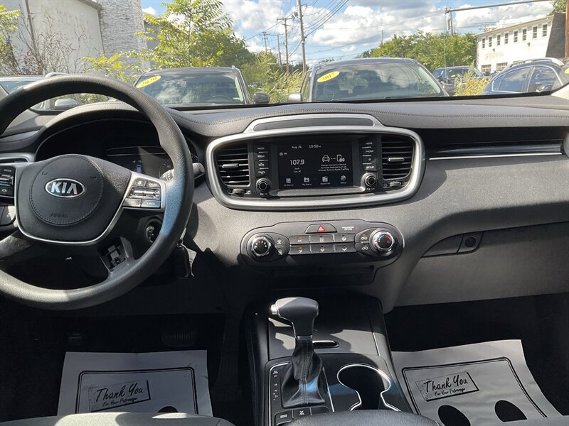 Used 2019 Kia Sorento AWD image 15