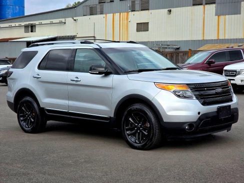 Used 2015 Ford Explorer XLT w/ Equipment Group 202B AWD/4WD image 1