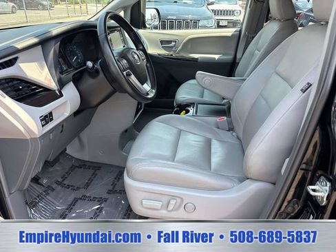 Used 2018 Toyota Sienna XLE w/ XLE Navigation Package AWD/4WD image 8