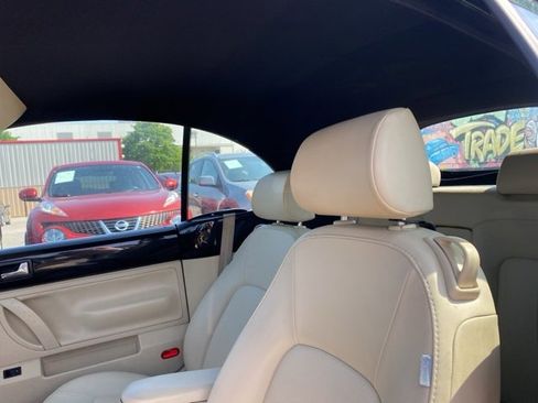 Used 2009 Volkswagen Beetle S image 9