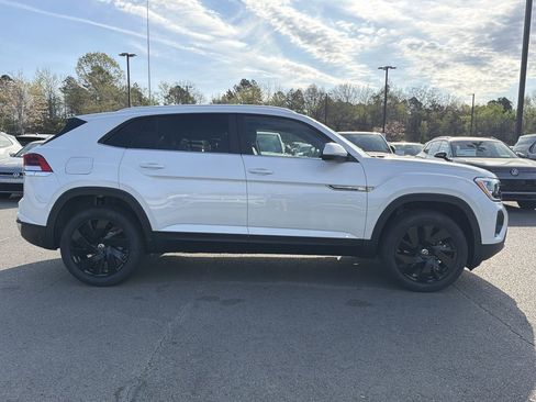 New 2026 Volkswagen Atlas Cross Sport SE image 6