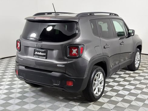 Used 2017 Jeep Renegade Latitude w/ Cold Weather Group AWD/4WD image 5