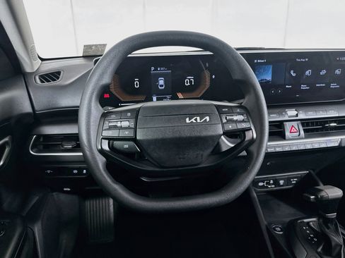 Used 2025 Kia K4 FWD image 18