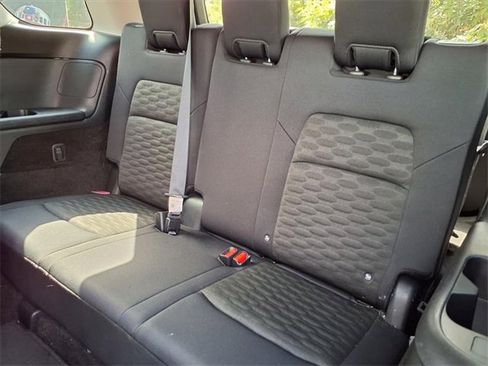 Used 2024 Nissan Pathfinder SV image 9