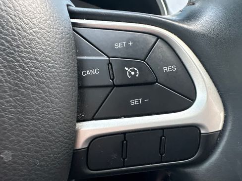 Used 2018 Jeep Compass Latitude w/ Popular Equipment Group FWD image 13