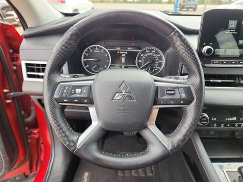 Used 2024 Mitsubishi Outlander SE image 17