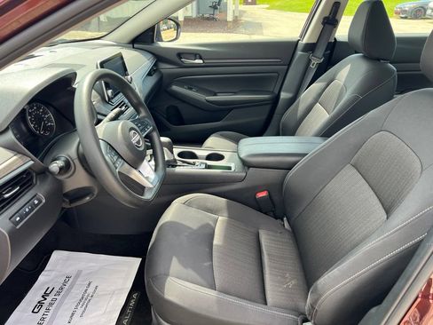 Used 2025 Nissan Altima 2.5 SV FWD image 18