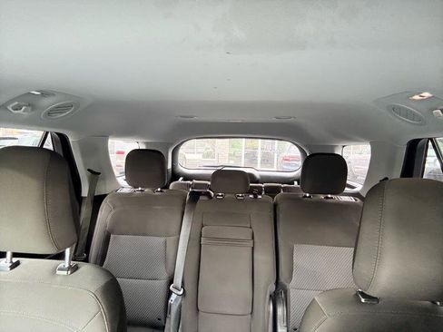 Used 2023 Ford Explorer XLT AWD/4WD image 20