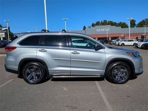 Used 2018 Toyota Highlander Limited Platinum image 3