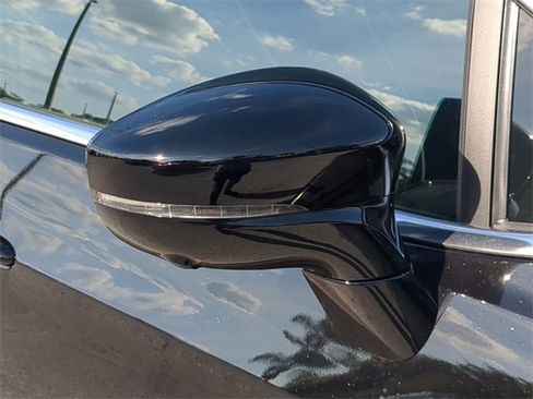 New 2026 Chrysler Pacifica Limited w/ Uconnect Theater Family Group image 12