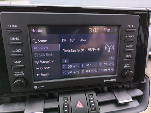 Used 2022 Toyota RAV4 XLE Premium AWD/4WD image 18