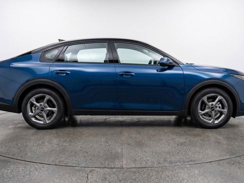 Used 2025 Kia K4 LXS image 9