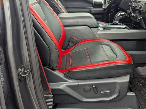 Used 2019 Ford F150 Lariat image 29