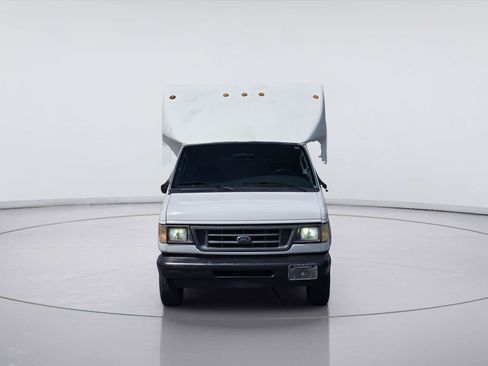 Used 2003 Ford E-350 and Econoline 350 Super Duty RWD image 2
