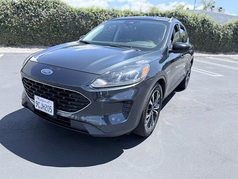 Used 2022 Ford Escape SE w/ SE Sport Appearance Package image 1