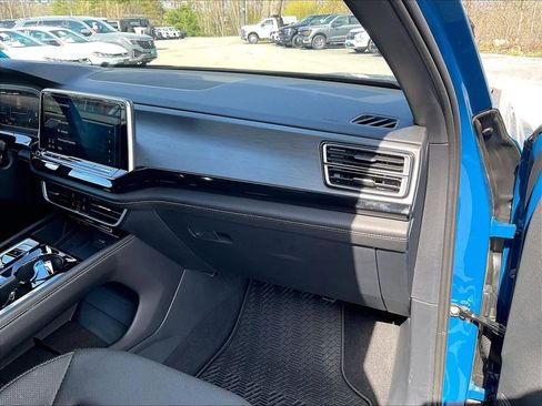 Used 2025 Volkswagen Atlas Cross Sport SE AWD/4WD image 12