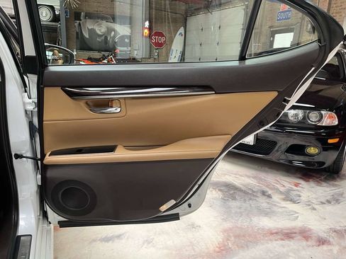 Used 2018 Lexus ES 350 w/ Luxury Package w/Wood Trim FWD image 28