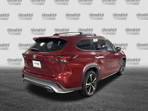 Used 2022 Toyota Highlander XSE FWD image 11