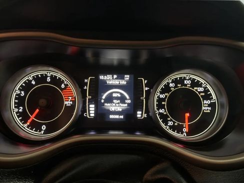 Used 2018 Jeep Cherokee Latitude w/ Altitude Package FWD image 11