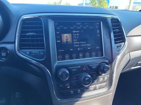 Used 2018 Jeep Grand Cherokee Altitude AWD/4WD image 24