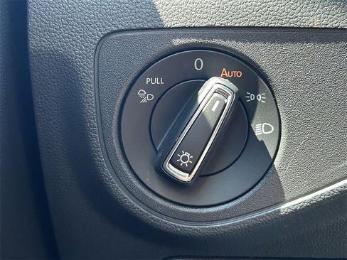 Used 2022 Volkswagen Atlas Cross Sport SE image 23