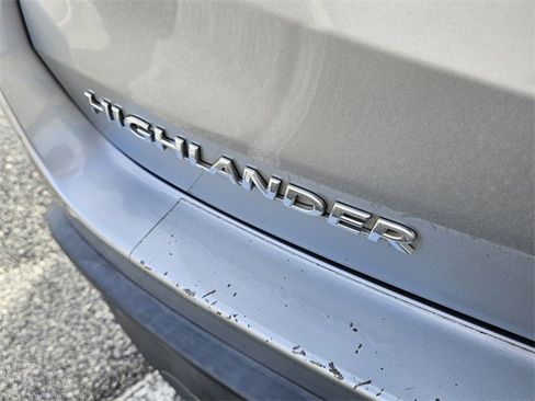 Used 2019 Toyota Highlander LE image 11