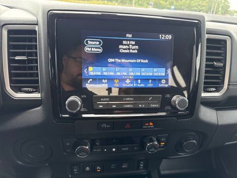 Used 2024 Nissan Frontier SV w/ SV Convenience Package image 25