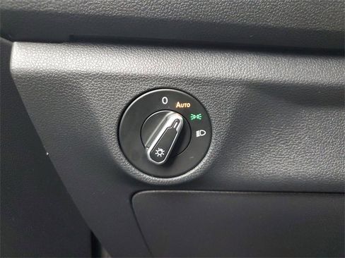 Used 2021 Volkswagen Jetta SE image 28