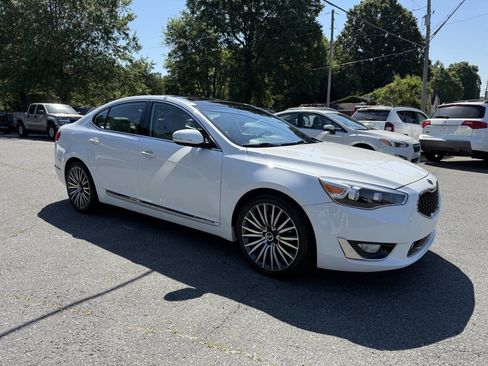 Used 2014 Kia Cadenza Premium w/ Technology Package FWD image 4