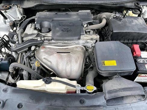 Used 2014 Toyota Camry L image 11