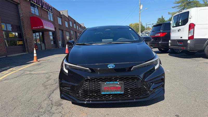 Used 2023 Toyota Corolla SE w/ SE Package FWD image 2
