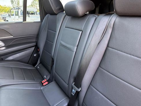 Used 2024 Mercedes-Benz GLS 450 4MATIC image 14