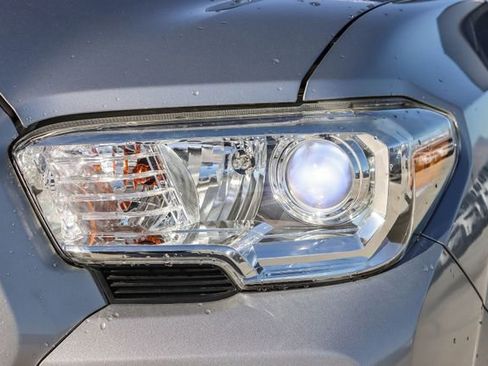 Used 2020 Toyota Tacoma SR5 image 12