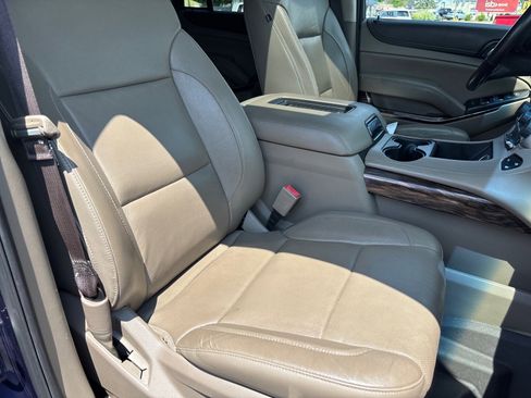 Used 2017 GMC Yukon SLT w/ Premium Edition AWD/4WD image 21