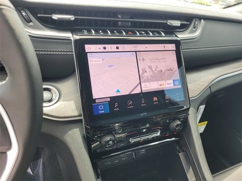 New 2025 Jeep Grand Cherokee Limited image 23