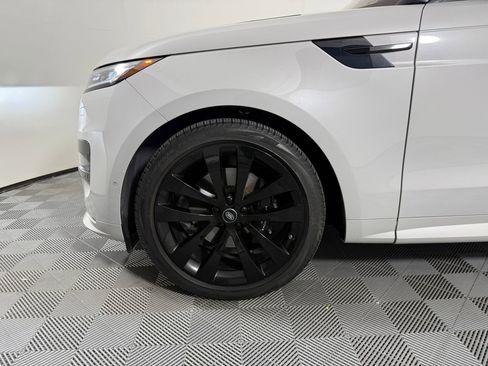 Used 2023 Land Rover Range Rover Sport SE Dynamic image 11