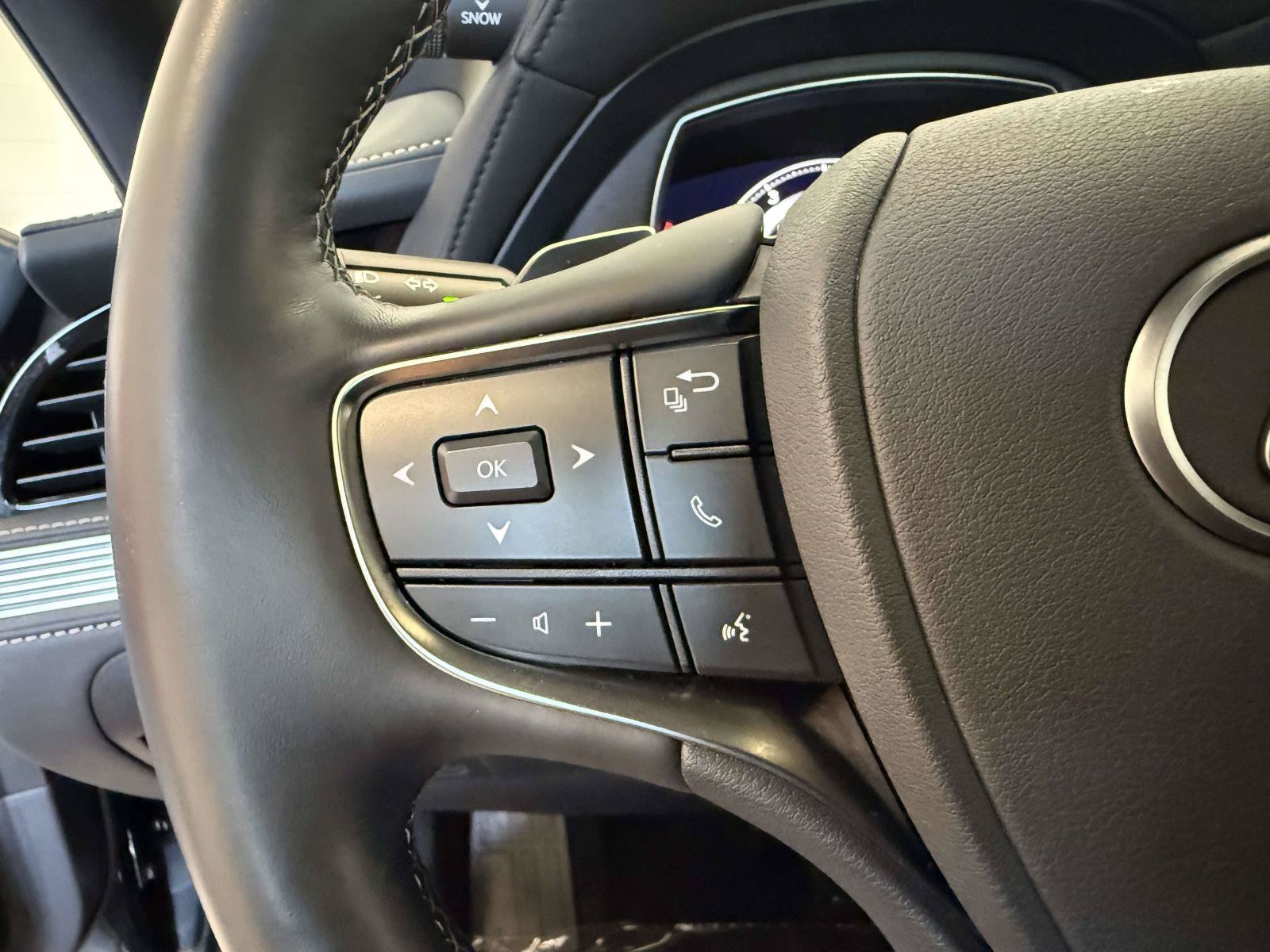 Certified 2022 Lexus LS 500 AWD w/ Accessory Package (Z1) image 32