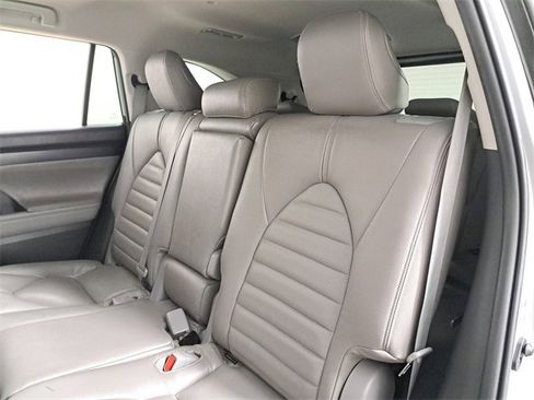 Used 2023 Toyota Highlander LE image 13